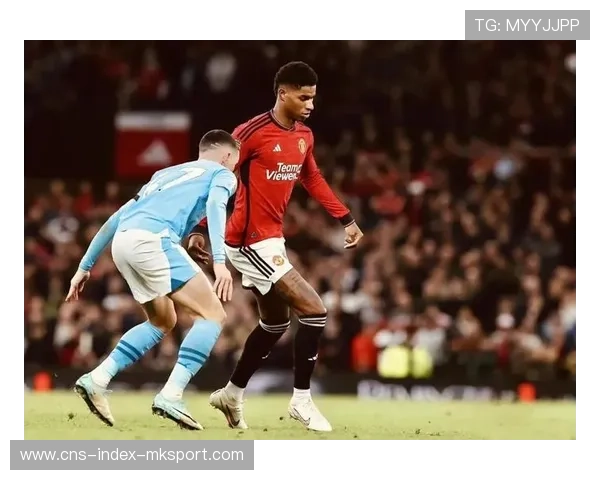 曼联门前头球的高度被再次完美利用 曼联门前头球的高度被再次完美利用