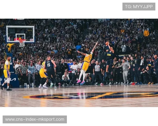 戴维斯篮板与防守并重,湖人锁定胜利节点